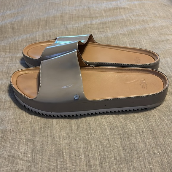 Like new!!!! Ugg slides - Picture 2 of 4